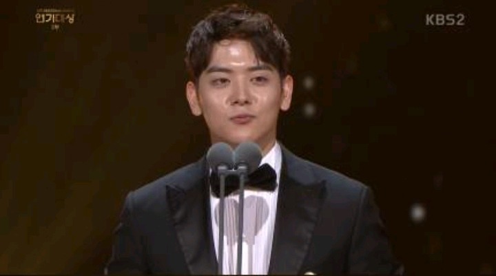 3사 통틀어 제일 상 잘줬다는 KBS 연기대상 | 인스티즈