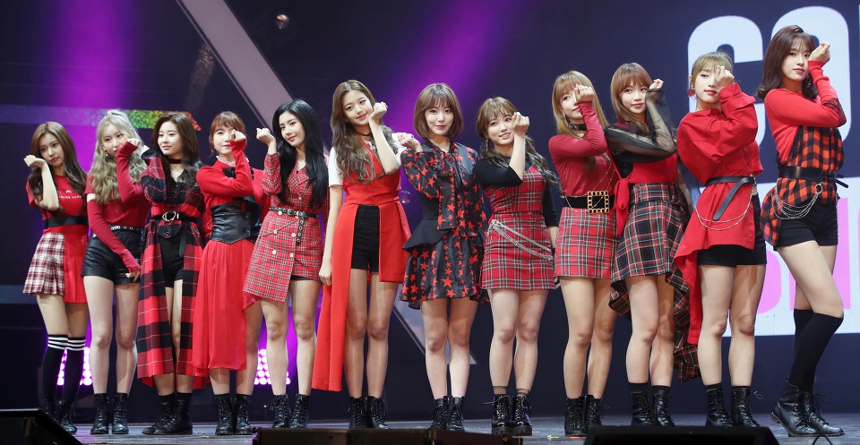 아이즈원 데뷔 미니 앨범 발매 기념 쇼케이스 | 인스티즈