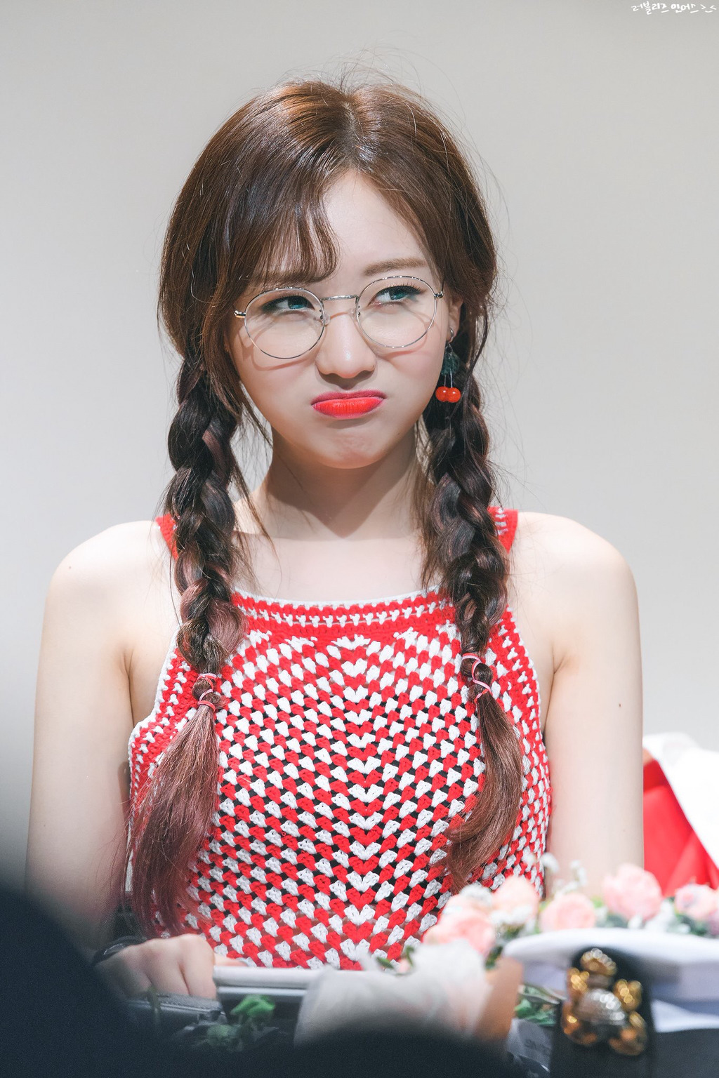 [러블리즈] 식후 커피를 거의 다 마셔가서 수정이 | 인스티즈