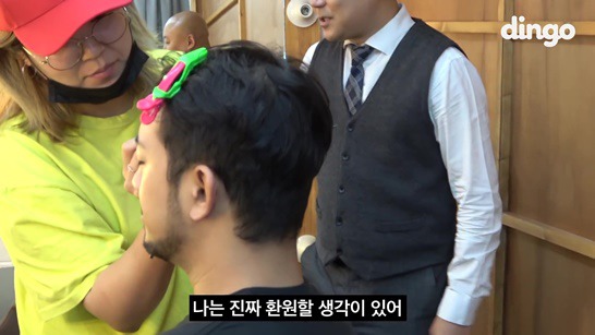 딩고 촬영으로 메이크업 받는 침착맨 주호민 | 인스티즈
