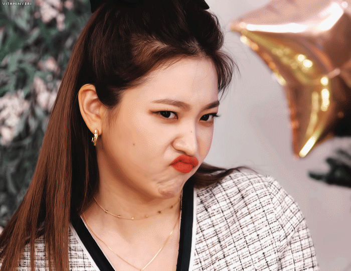 어제 레드벨벳 컴백 브이앱 예리.gif | 인스티즈