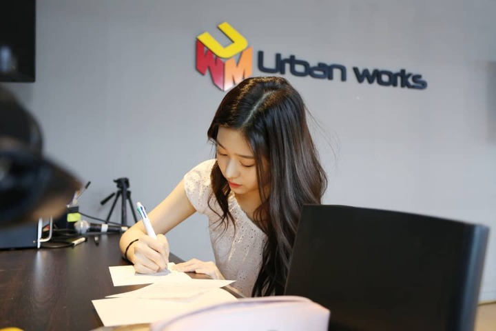 프듀48 김민주 지하철 광고 인증.jpg | 인스티즈