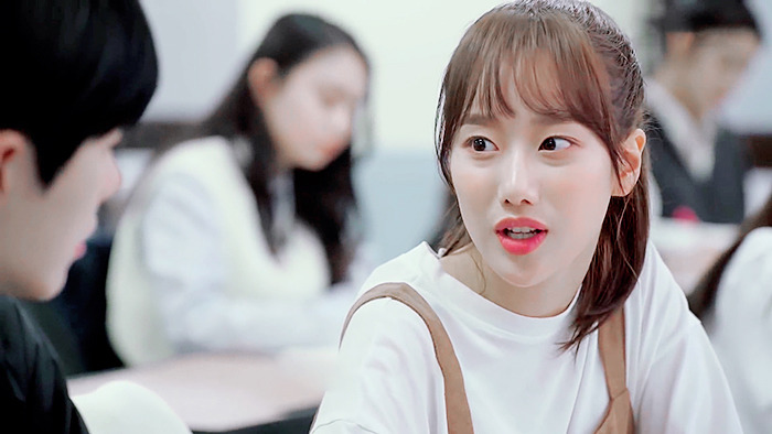 기억해..? 복도에서 떠들다.. 같이 혼나던 우리 둘... 기억 조작이 따로 없는 하이틴 웹드 | 인스티즈