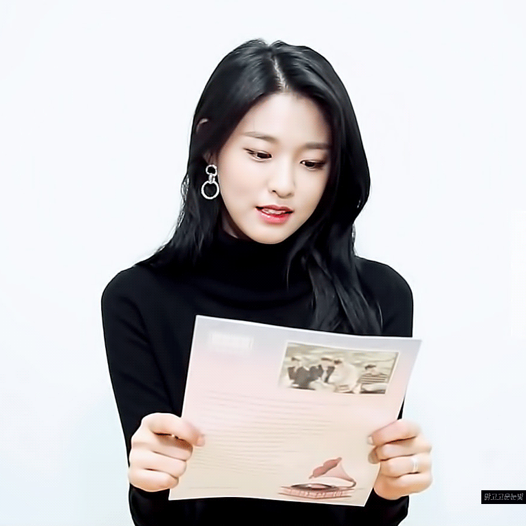 편지읽어주는 설현이.gif | 인스티즈