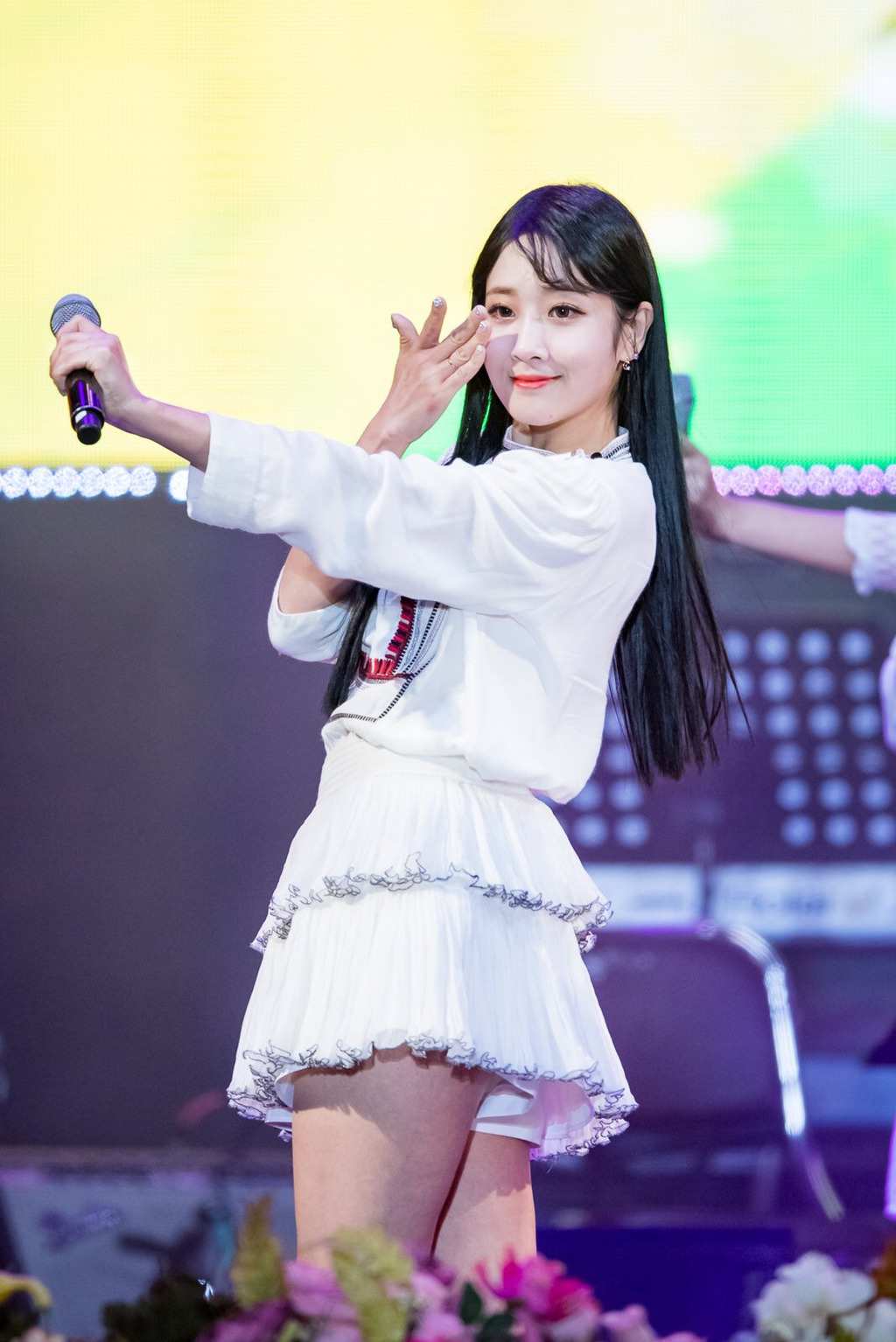 [러블리즈] 퇴근하고 맥주 마시러 갈지 커피 마시러 갈지 고민이 되서 지애 | 인스티즈