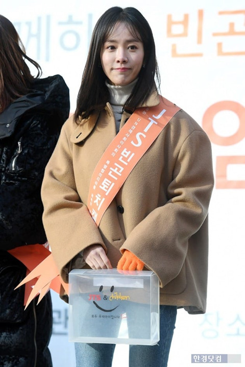 16일 명동에 가면 13년째 착한 일 하는 한지민을 만날 수 있다 | 인스티즈