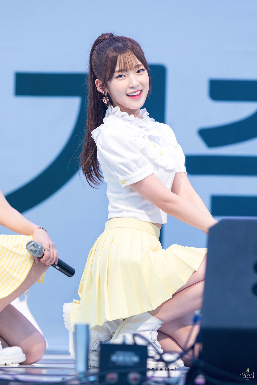 [오마이걸] 비가와서 그런지 몸의 온도가 내려간 것 같아서 아린이 | 인스티즈