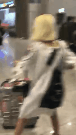 노룩패스 따라하는 볼빨간사춘기 안지영.gif | 인스티즈