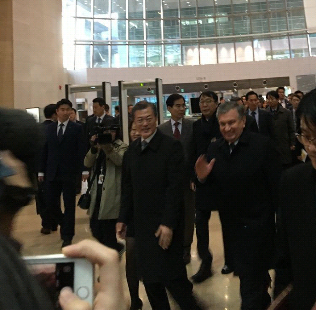 국립중앙 박물관 방문한 문재인 대통령 | 인스티즈
