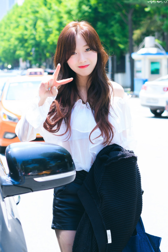 나름 과감하게 바뀌고 있는 러블리즈 수정이의 의상변화.jpgif | 인스티즈