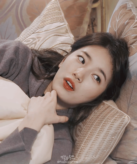 눕방하는 수지.gif | 인스티즈