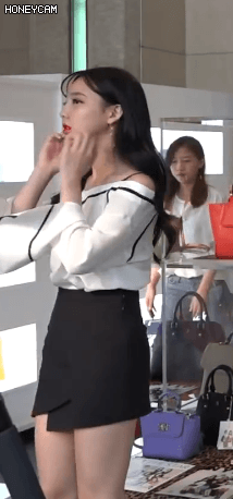아무리 귀여워도 은근히 섹시함이 묻어나올수밖에 없는 아이돌 | 인스티즈