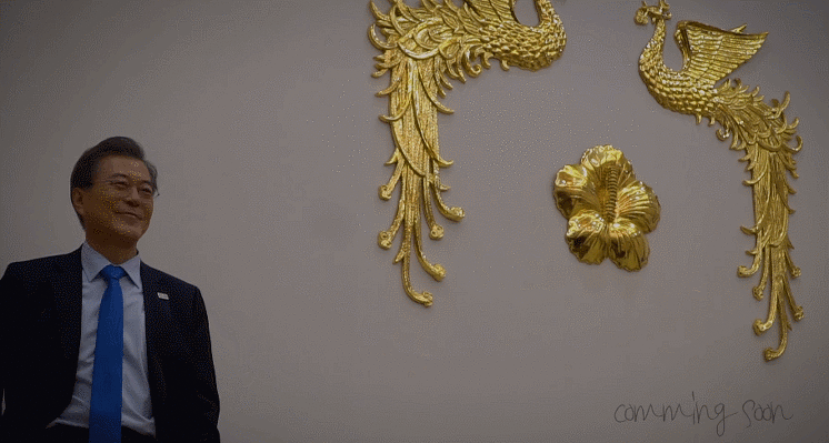 영국 글로벌 잡지 모노클 촬영 하시는 문재인 대통령.gif | 인스티즈