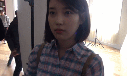아이유씨 하품할 때는 입을 가리셔야죠!.jpgif | 인스티즈