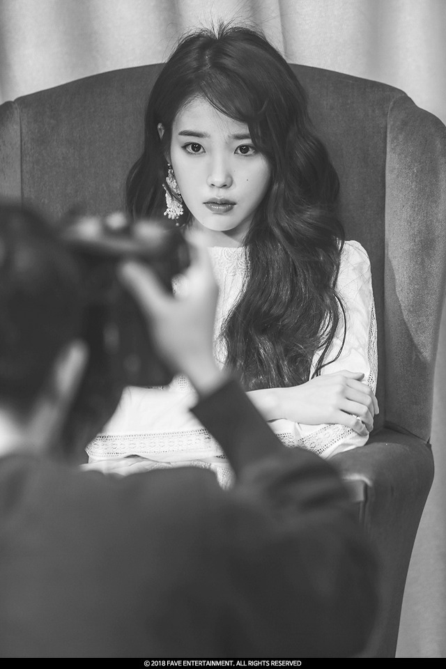 2018 아이유 시즌그리팅 공식 사진.jpg | 인스티즈