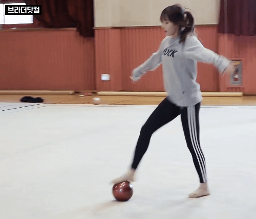 아육대 준비하는 여자친구 유주.gif | 인스티즈