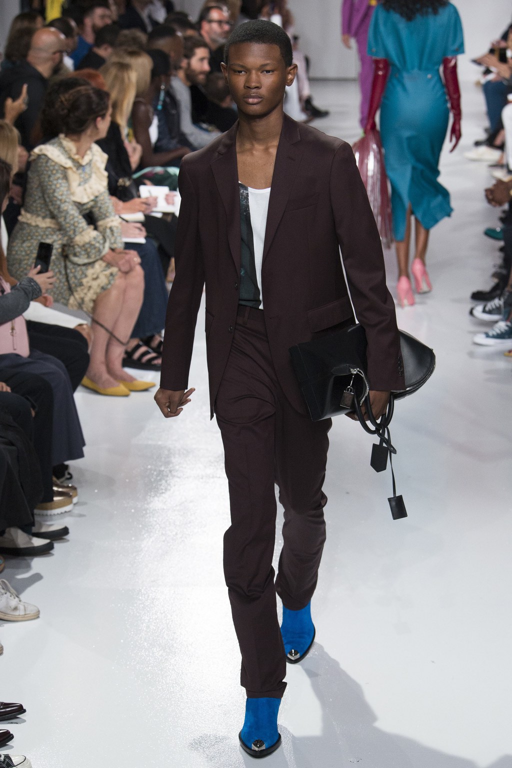 Calvin Klein by 라프 시몬스 2018 S/S 컬렉션 | 인스티즈