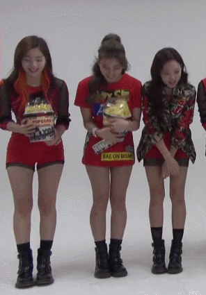 애니에 나올거같은 트와이스 사나의 순간들.gif | 인스티즈