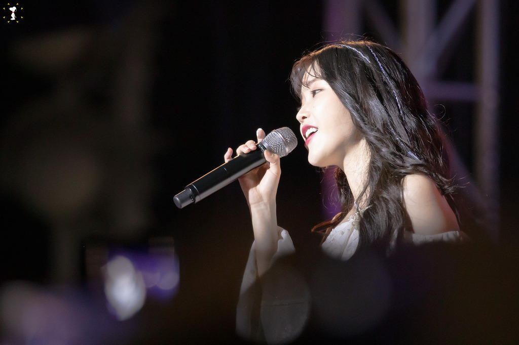 190517 아이유 dlwlrma - 금요일에 만나요 + 삐삐 + 봄 사랑 벚꽃 말고 + 너의 의미 + 좋은 날+ 레옹 + 팔레트 + 밤편지 연세대 아카라카 | 인스티즈