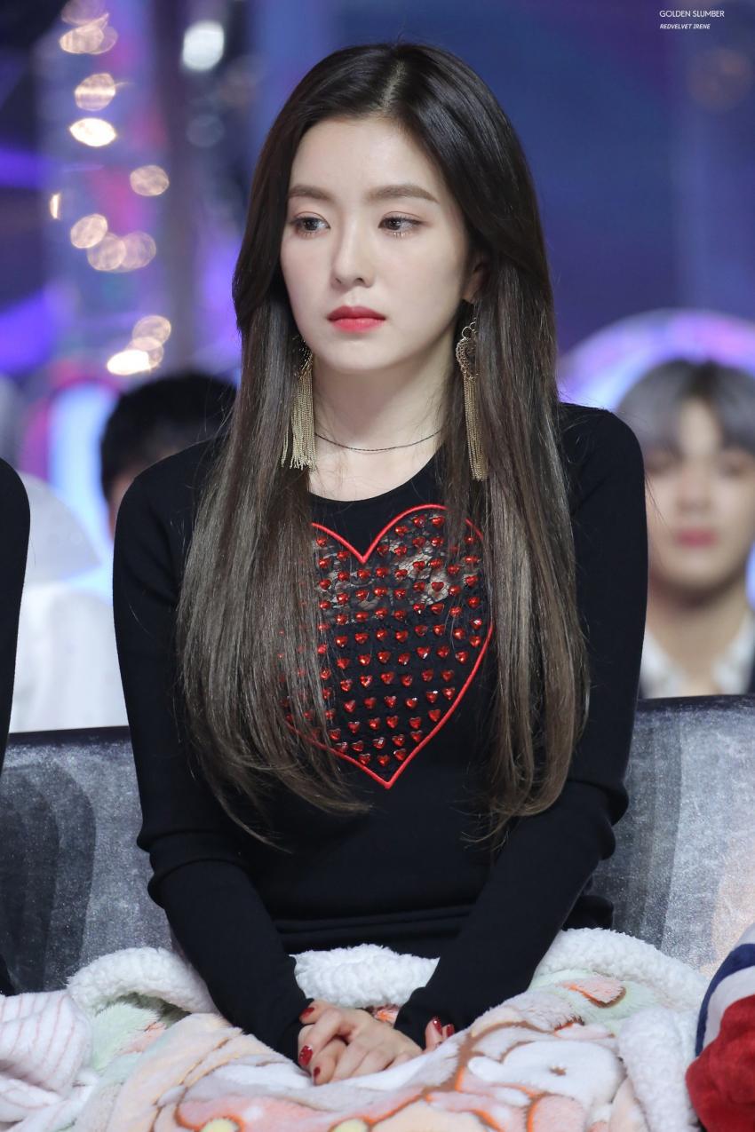 시상식에서 미모 폭격하고 다니는 아이린.jpg | 인스티즈