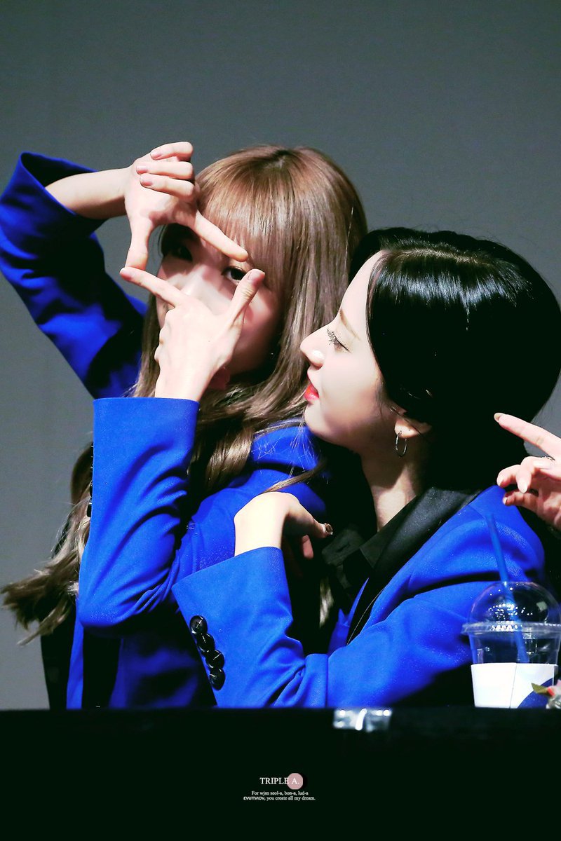 어깨노출하는 우주소녀 보나 ㄷㄷㄷ.gif | 인스티즈
