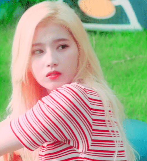 트와이스 사나 금발머리시절.jpgif | 인스티즈