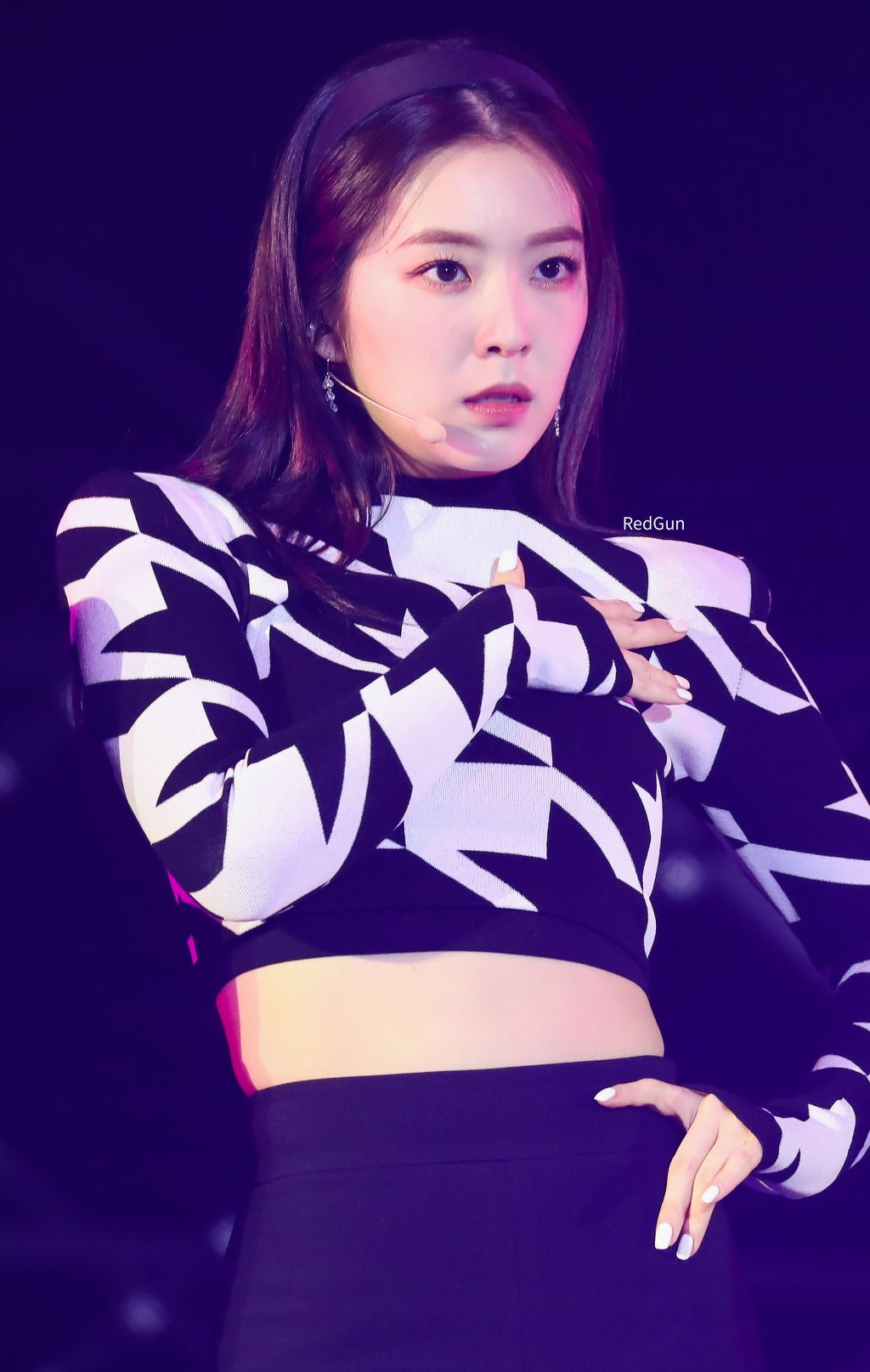 검정 머리띠한 아이린.jpgif | 인스티즈